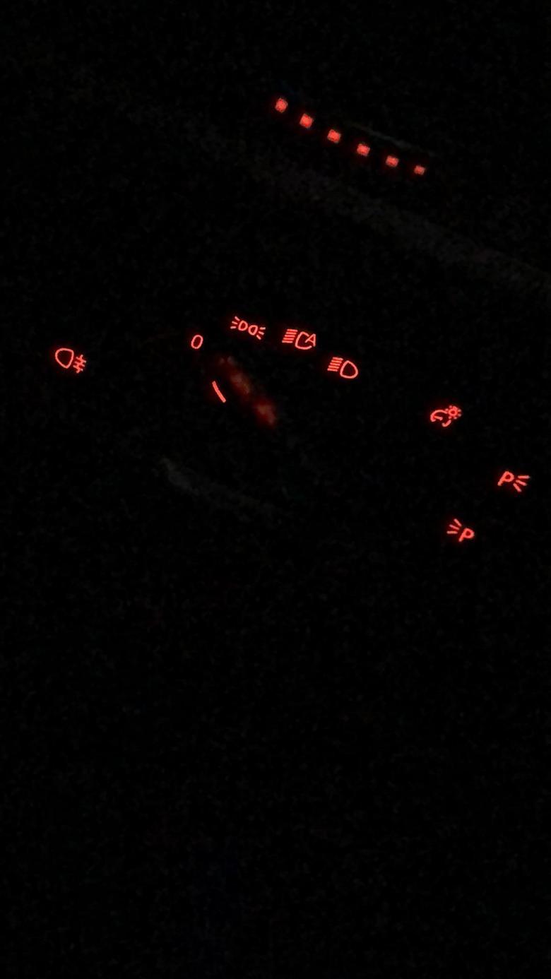 宝马x3 你们也会这样吗，扭到O大灯一直开着，而且车技系统里没有关闭日间行车灯这个功能