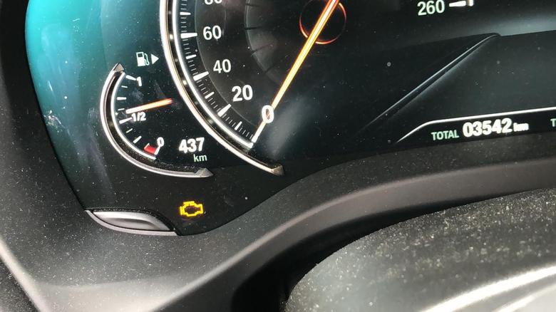 7月20号新提的宝马x3豪华版28i今天启动车行驶车显示这黄灯请问下怎么回事?