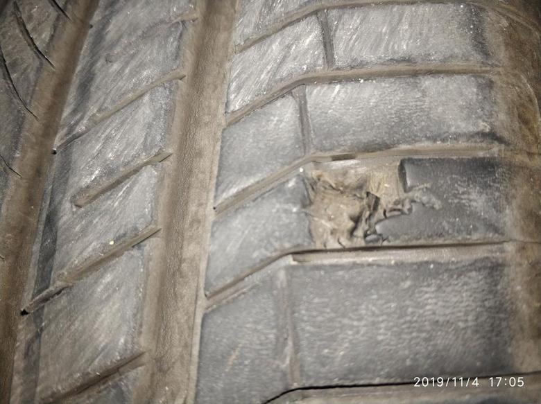 威朗车胎被石子干了个坑，还能用不?
