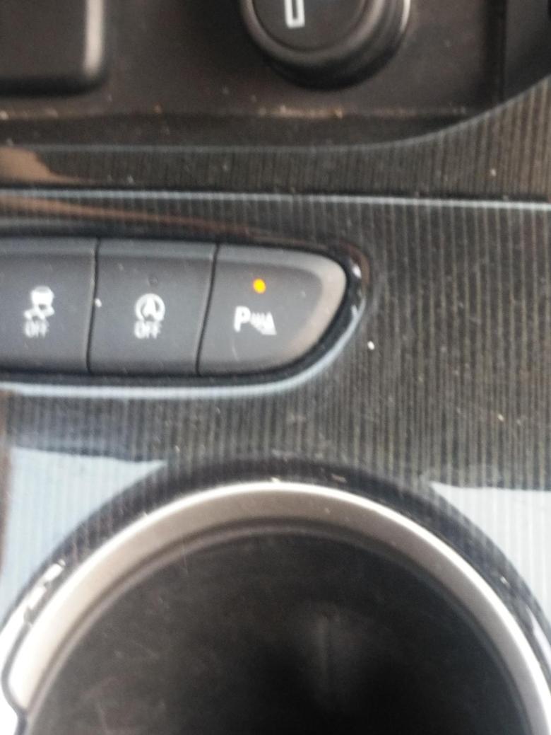 请问大家威朗车上这个亮的汽车键是啥意思这个有个p又有△这个是啥意思？为啥它会亮？