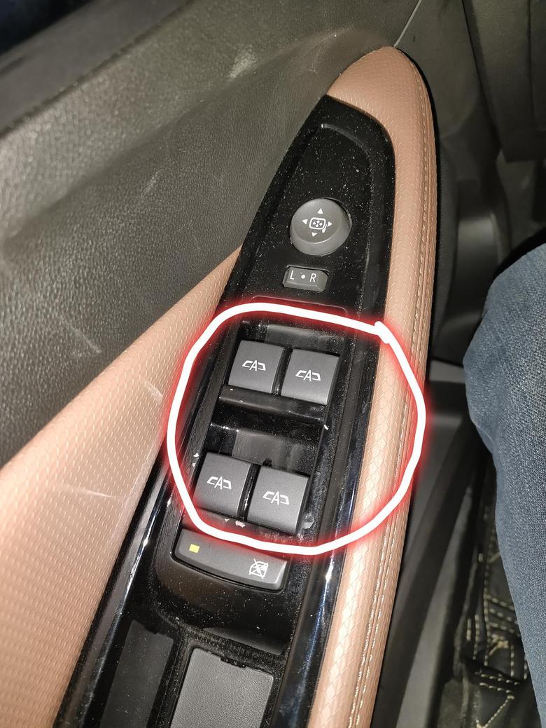 威朗 车窗按键除了驾驶座，其他三个门的按键是不是没亮光，那个自动驻车按键是不是也没亮光，还有那个仪表盘怎么调另一个模式，谢谢指教