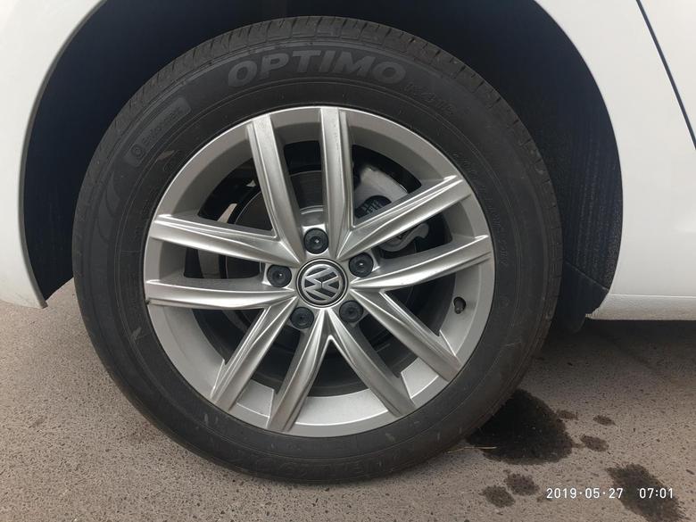 请大神们帮忙看一下2019款高尔夫自动舒适型1.6的新车提车时4个轮胎是不是原厂出来的，有一个轮胎上没有5018这四个数字