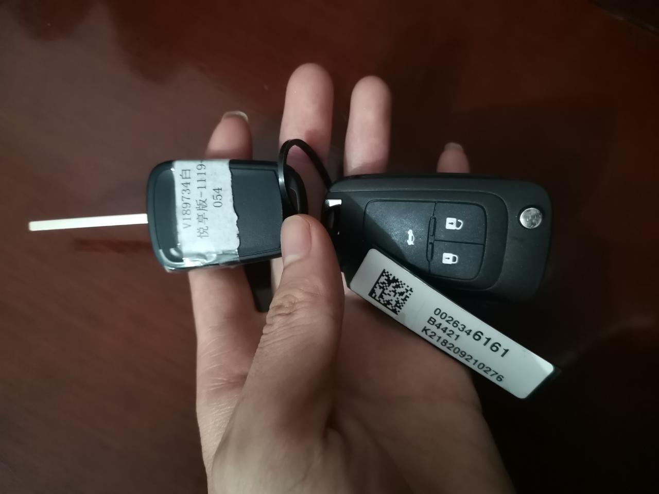 科鲁泽 车友们，我刚提的车，厂家只配了一把机械钥匙和一把电子钥匙吗？没有两把电子钥匙？