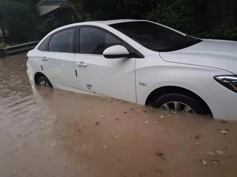 科鲁泽 坐标郑州，车内进水了