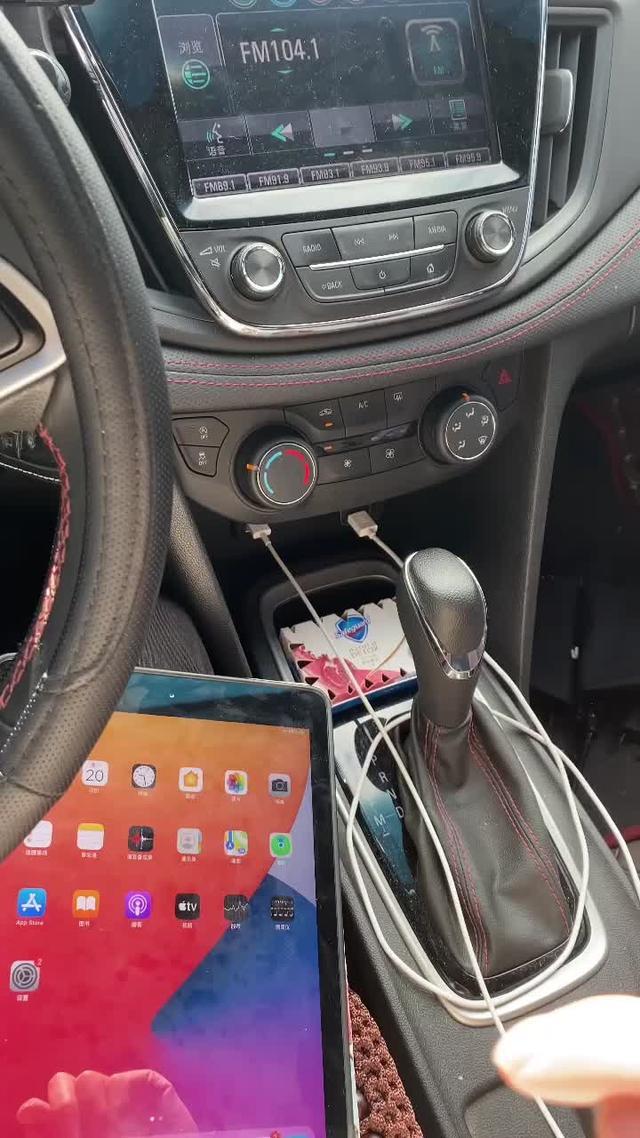 科鲁泽 Ipad怎么连接carplay啊，数据线是原装的，平板连接了车载蓝牙，车机屏幕没办法操作。求大佬，