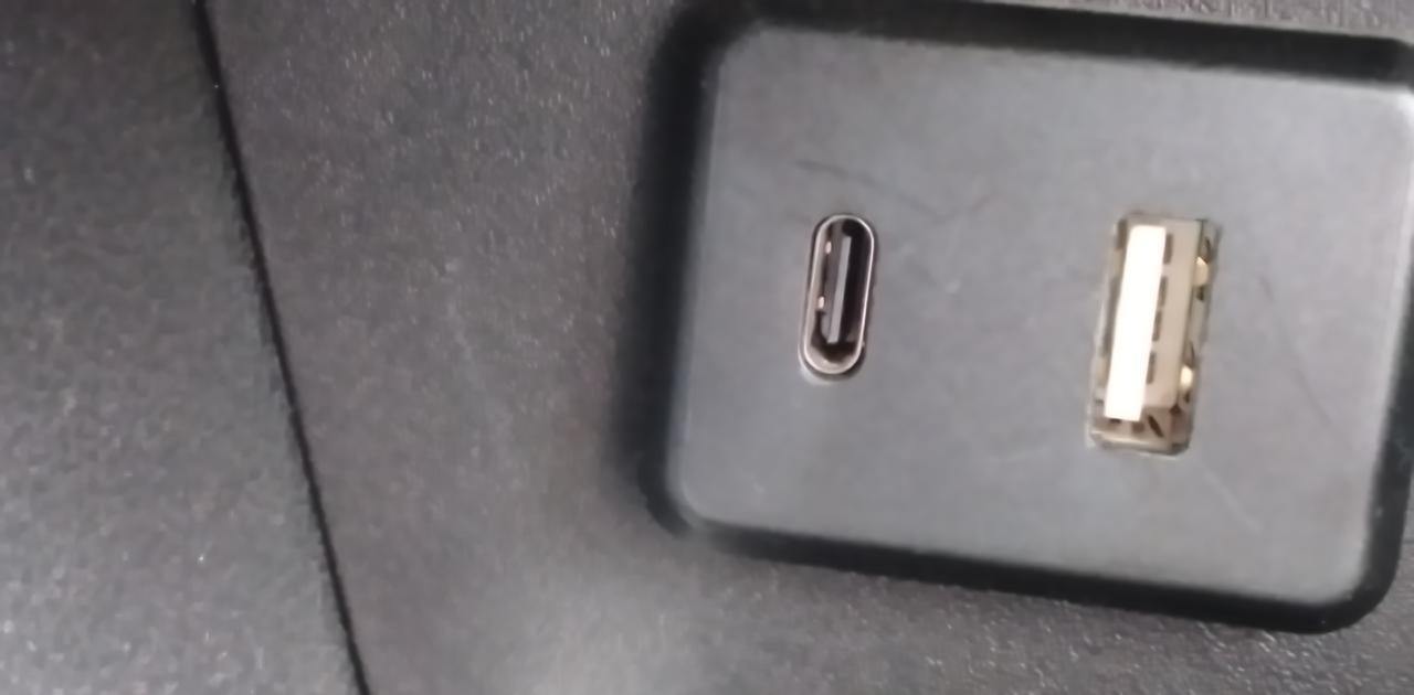 科鲁泽 各位车友，这个接口能不能转成USB口啊？淘宝的说不一定能用，