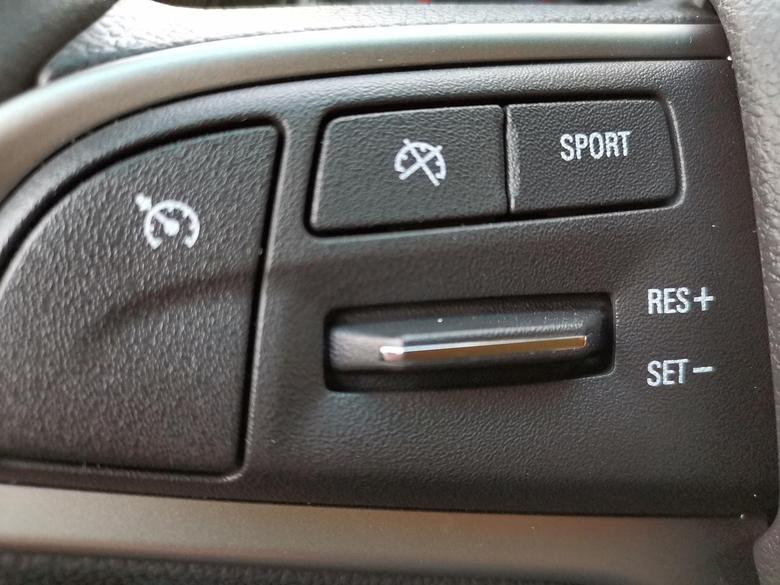 科鲁泽 各位车友，麻烦问下，方向盘上除了sport之外的这几个功能键有什么用啊？说明书上没有。