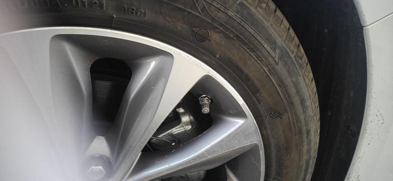 科鲁泽车友们，请问有谁的轮毂被刮花过，修复一下贵不贵