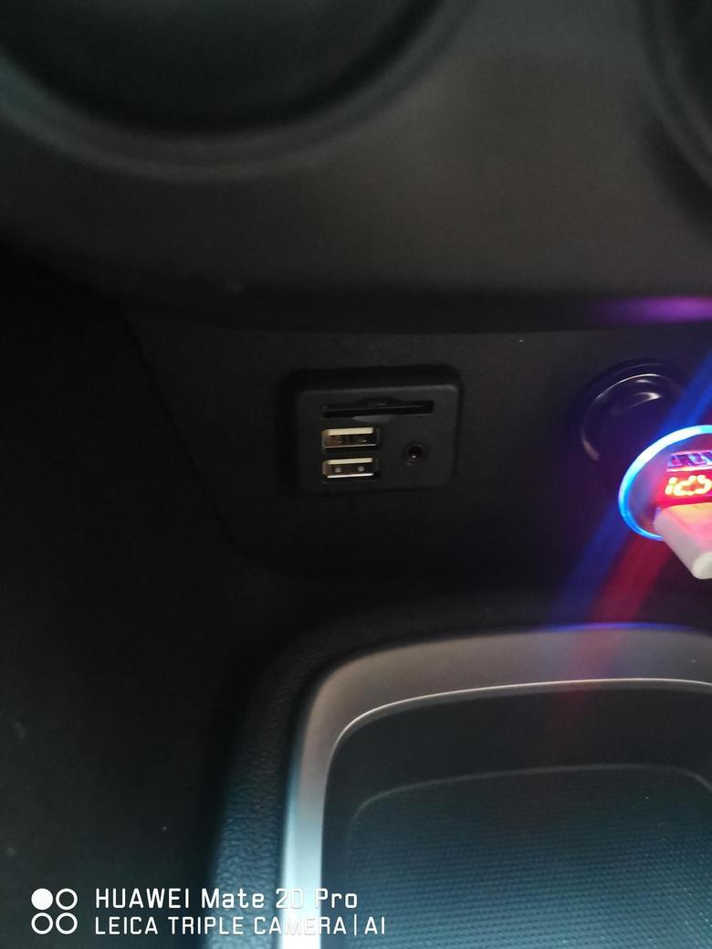 科鲁泽车友们请问一下这个USB接口不能充电吗