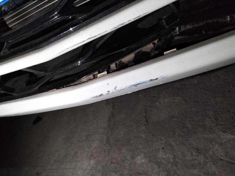 科鲁泽 车头网撞坏，还有刮掉漆，像这样损伤程度去4S店修需要多少钱？