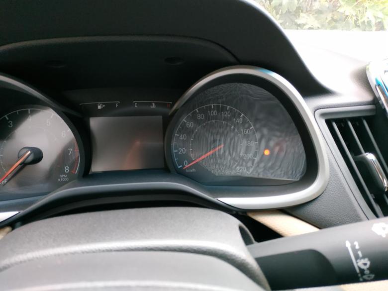 科鲁泽 停车熄火后，时速表上有一个红点不停闪烁，怎么回事？