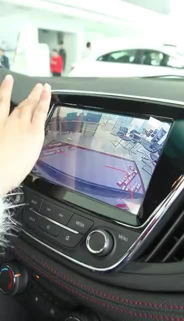 科鲁泽带有倒车影像系统，方便倒车时候观察后方情况