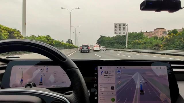 小鹏汽车p7 方向：番禺-广州，环城高速，P7智尊版NGP。道路稍微有些车多，NGP表现良好！