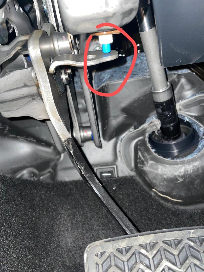 威兰达双擎踩刹车的时候刹车处滴滴声音拍照发现应该是这个蓝色电子元器件的声音求助可否消除？