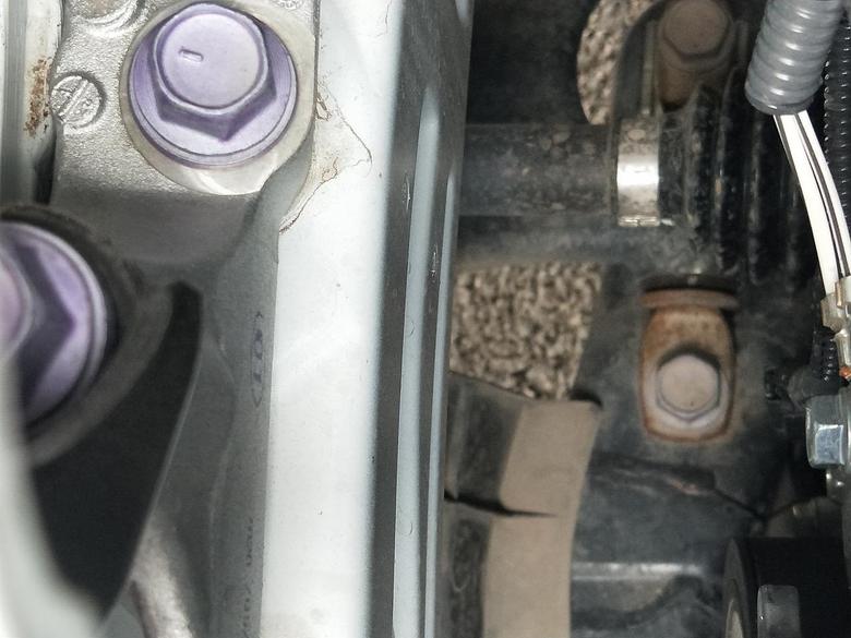 威兰达提车2个月元宝梁螺丝生锈严重还有焊接处生锈你们的也这样吗？