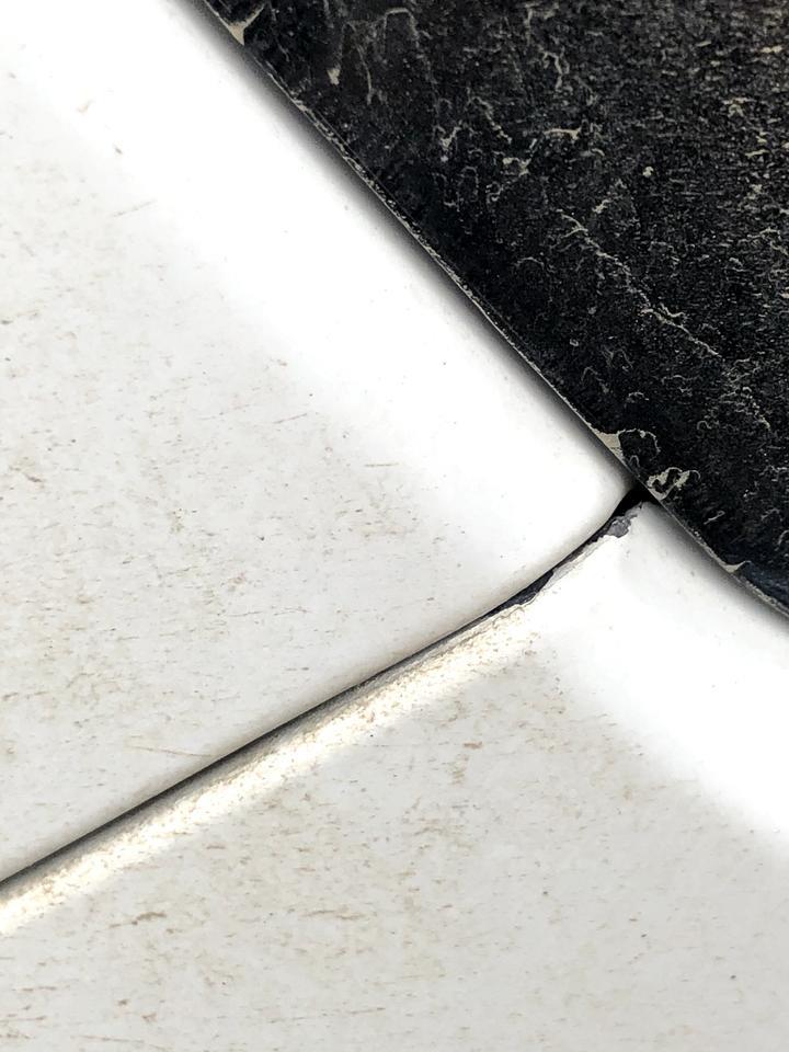 凯迪拉克ct4 几个月的车你们保险杠缝隙也会起皮掉漆吗？