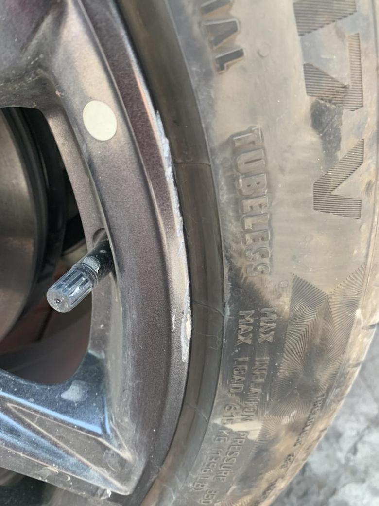 凯迪拉克ct4 大家有维修过轮毂的吗？最近一直在路边停车，没注意把轮毂刮花了，要是维修得花多少钱啊