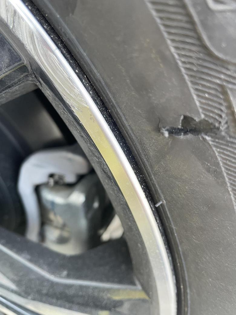 逍客 不小心蹭到了轮胎和轮毂需要维修吗