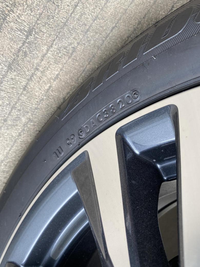 逍客 刚去看了自己的车，铭牌写着2020年10月制造年份，然后轮胎是2038，不是库存车吧？
