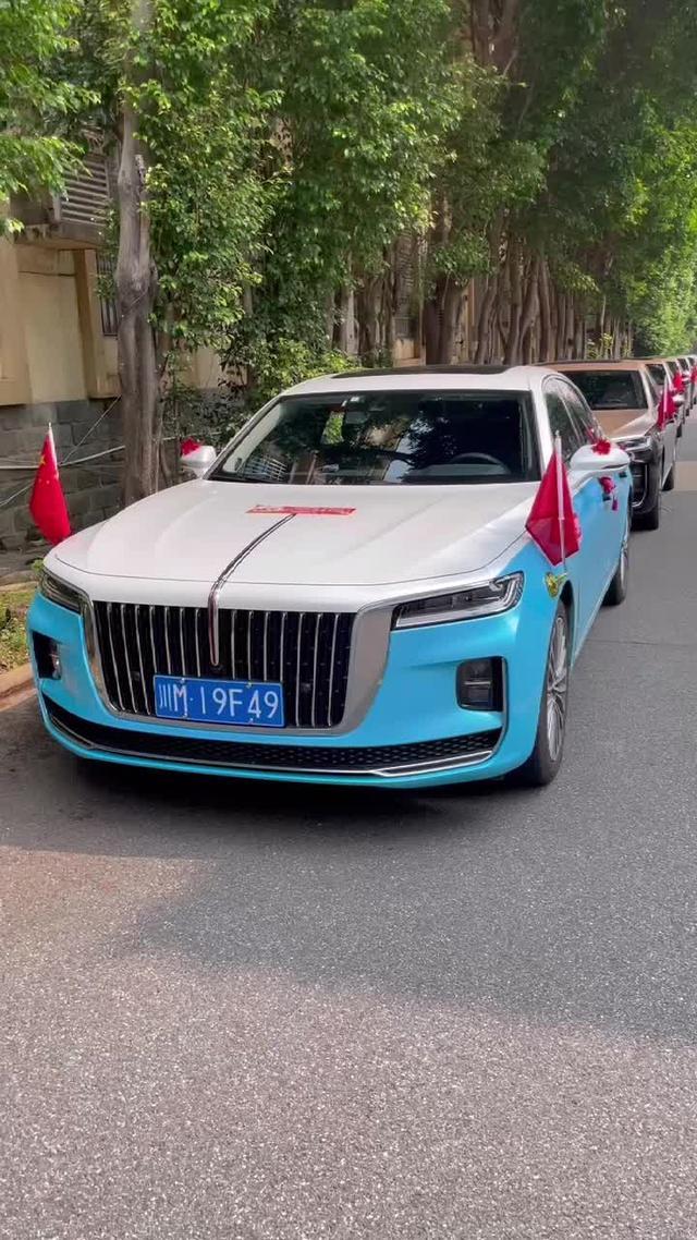 国内目前规模最大的红旗H9接亲车队亮相广州。