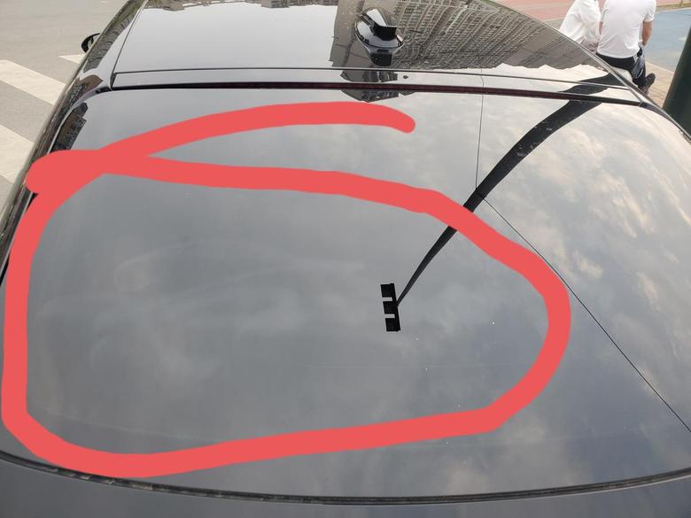 红旗h9H9后面挡风玻璃出现有这样的痕迹是怎么回事呀？是不是有什么问题？