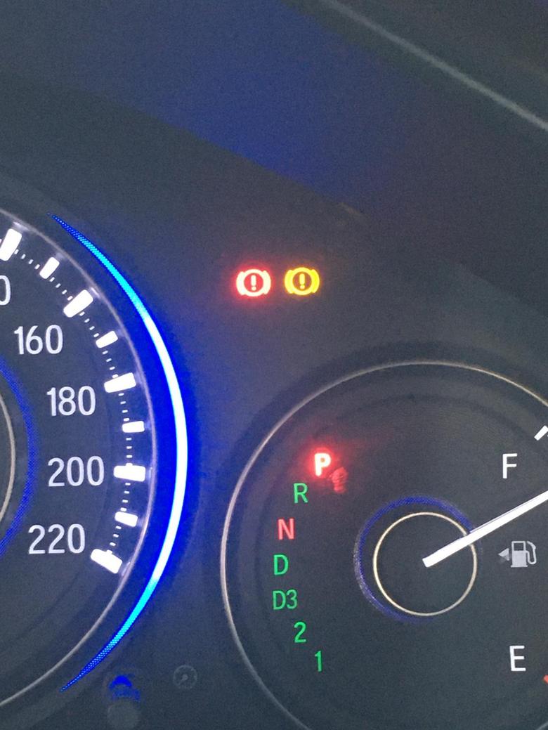 凌派开车的时候这个黄色故障灯一直亮，是哪里坏了嘛？