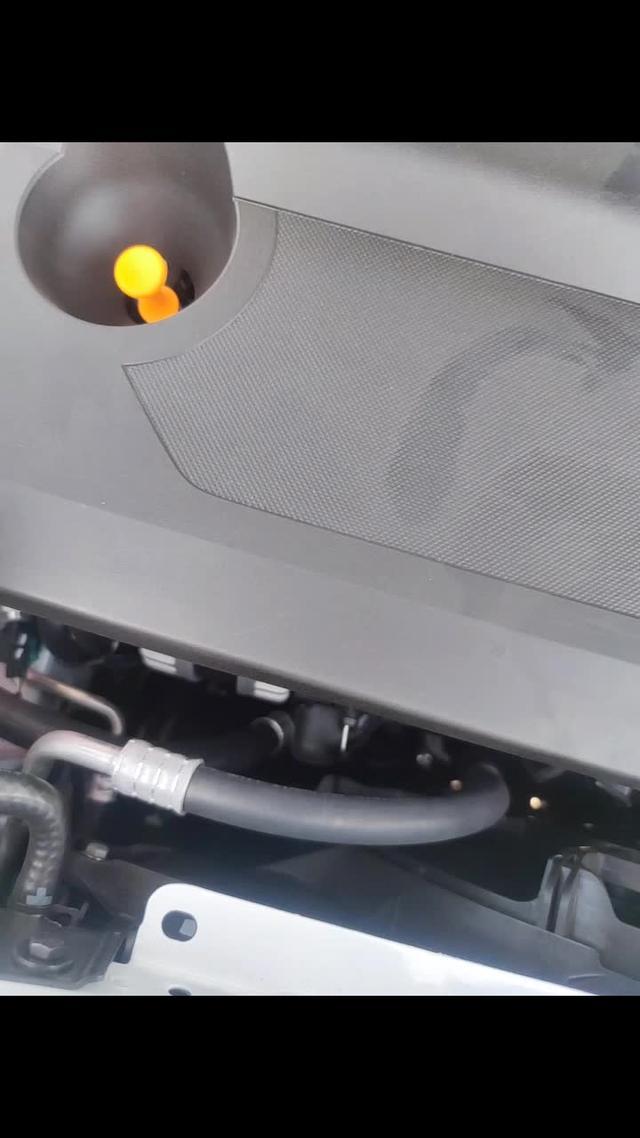 瑞虎8发动机哒哒哒的声音正常吗？热车的时候。