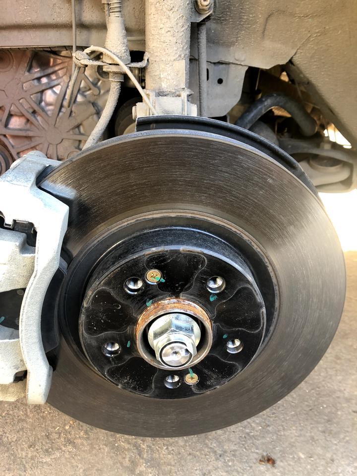 瑞虎8购车7个月第一次补胎，发现刹车盘底座居然生锈了