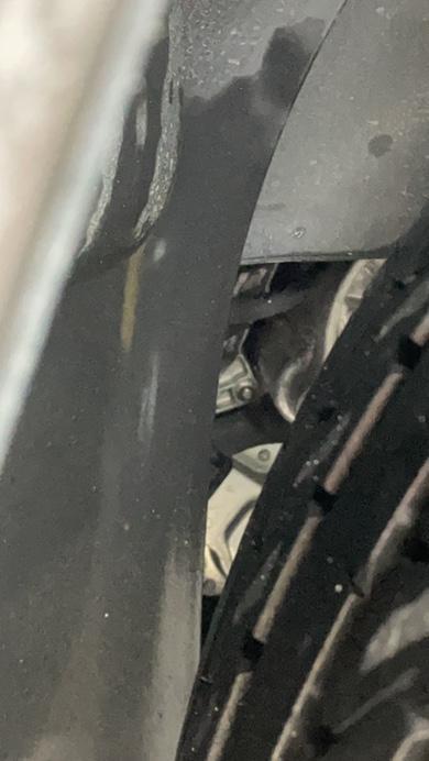 瑞虎8左驾驶室前轮包裹的不严，发动机露在外面。有什么方法可以解决这个问题？