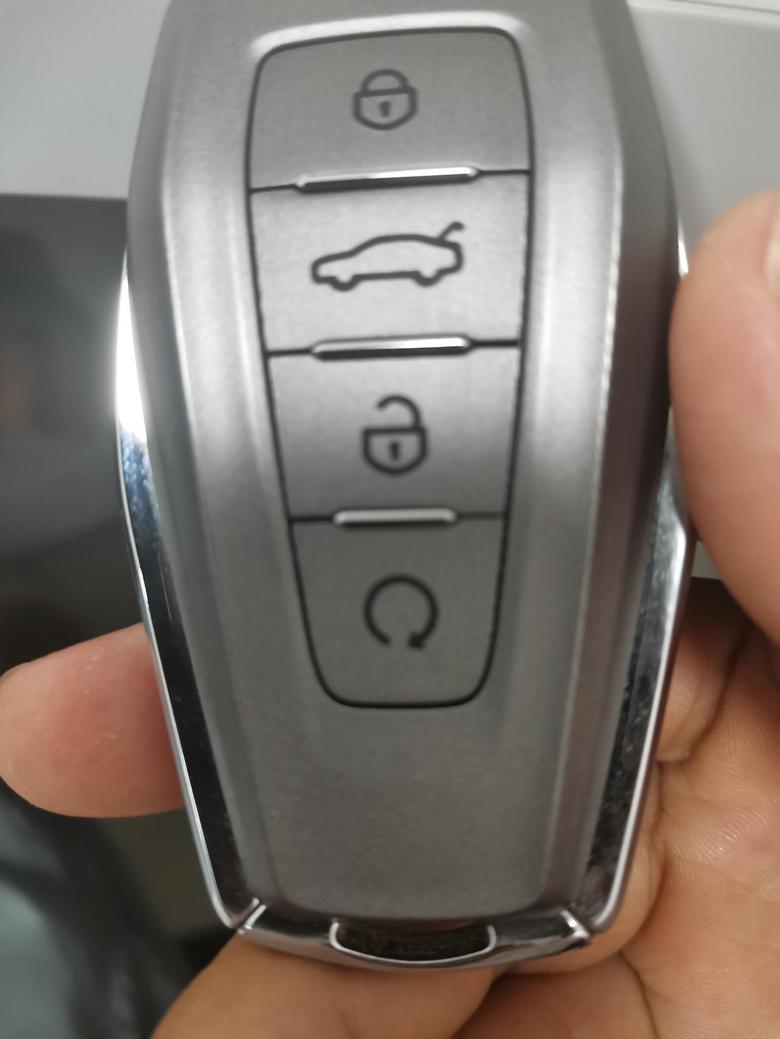 缤越车钥匙最下面这个按键怎么用？