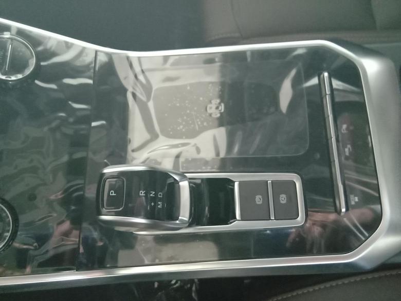 你们谁知道全新一代瑞虎8尊贵版，手机无线充电支持什么手机。