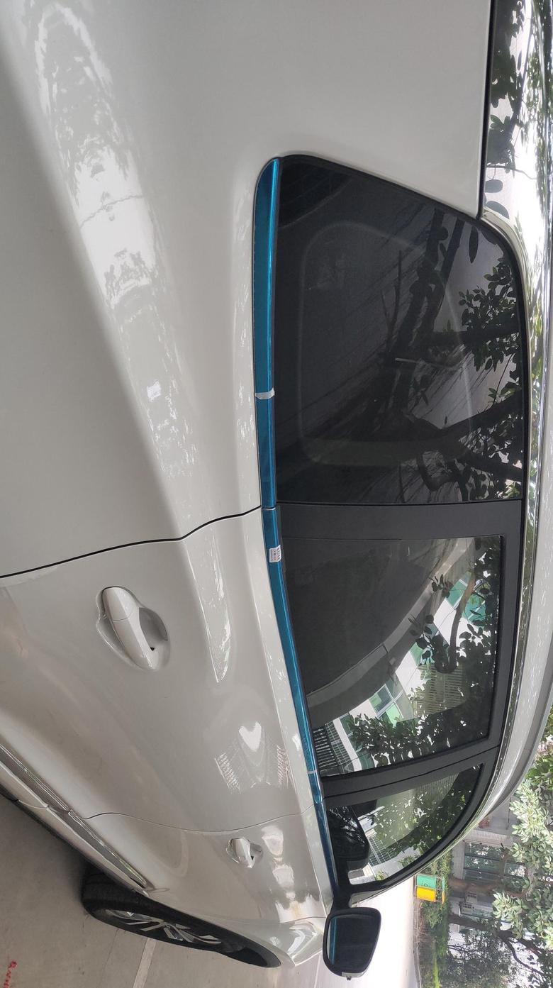 瑞虎8车窗下边缘装了不锈钢装饰条感觉精致好看很多！各位没有标配的可以试试哦！只须要50多块！全不锈钢的哦！！