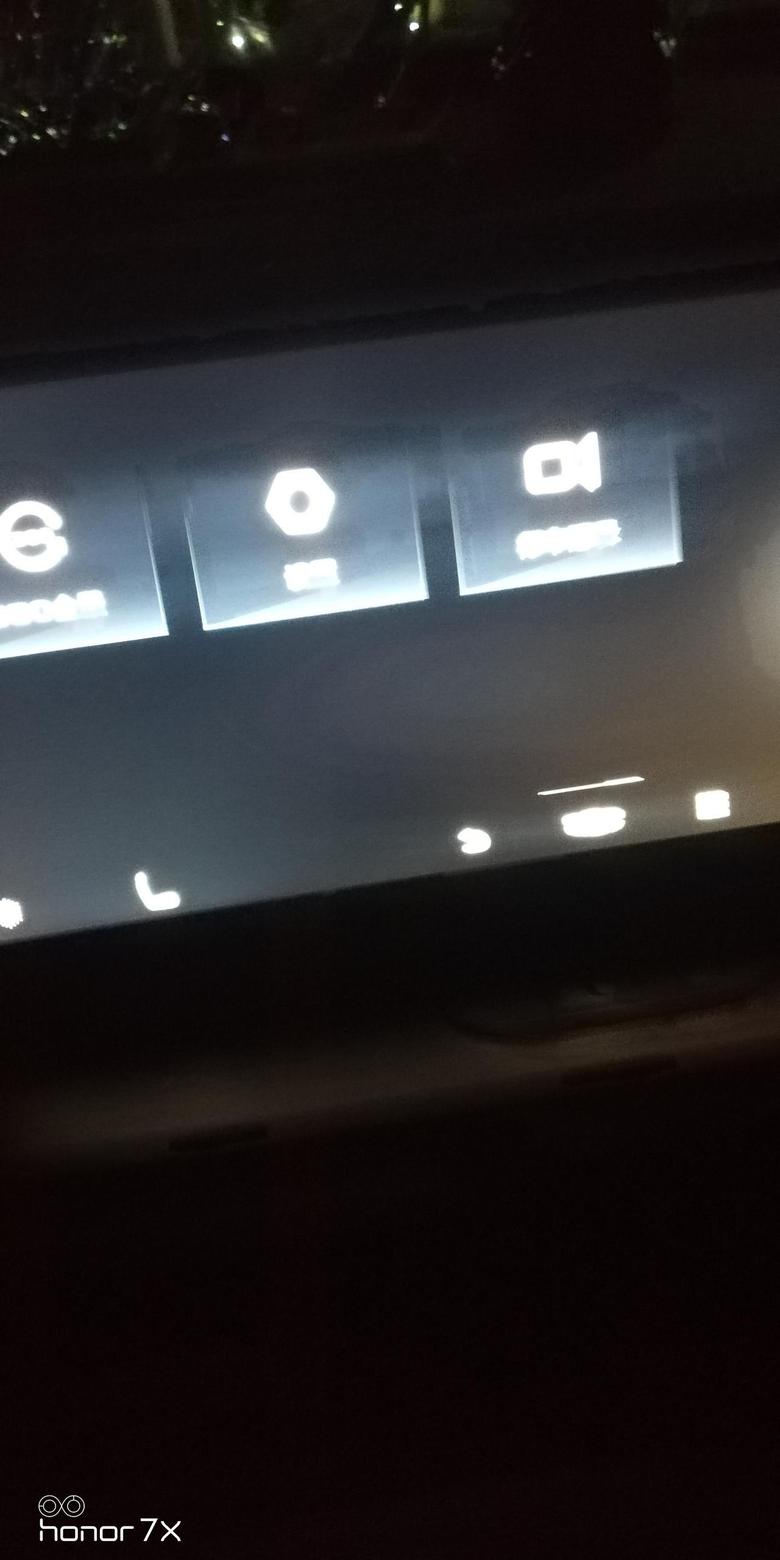 缤越2020款顶配版是不是在中控屏幕上，调车道保持，那些安全功能，说明书上，说在屏幕上调，我点屏幕上的设置，里面怎么没有，是不是在方向盘上调