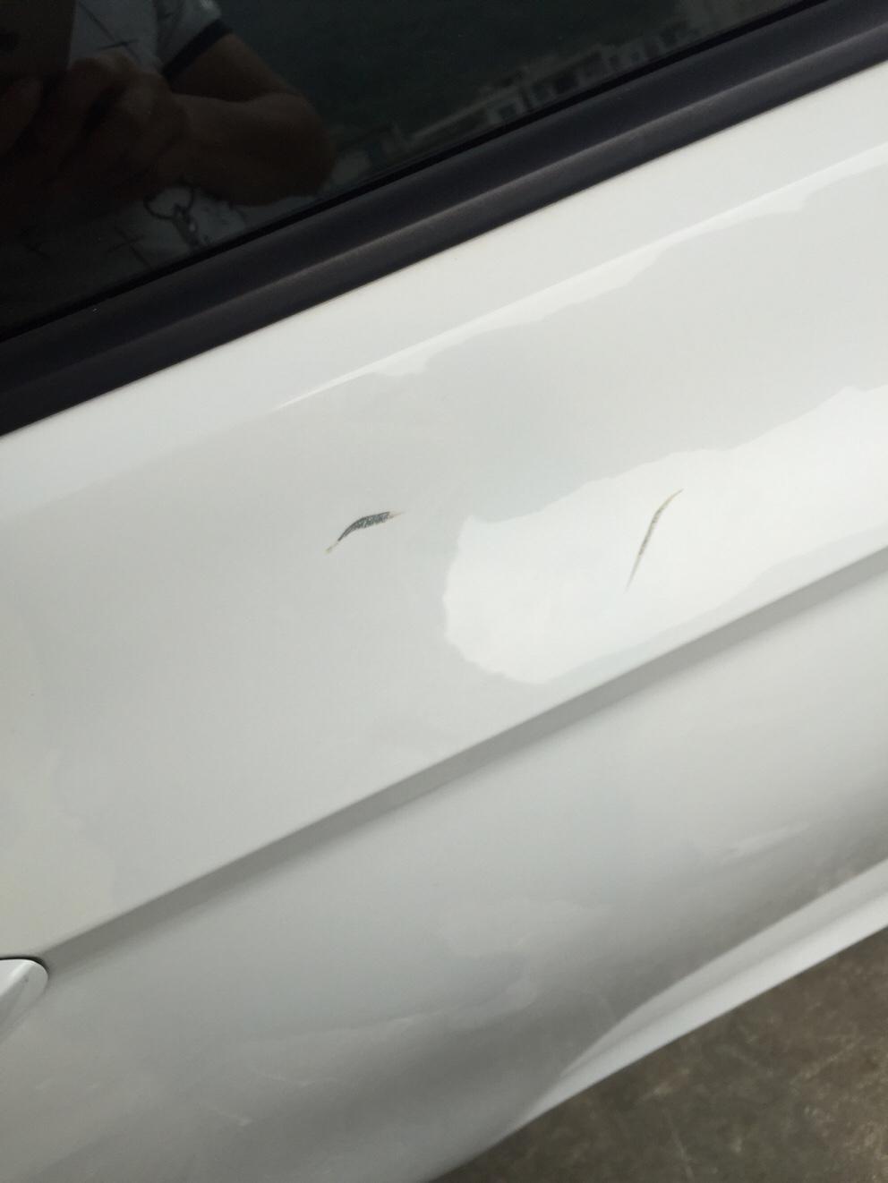 凌渡车门被刮掉油漆，轮毂被刮伤了，门槛底盘凹进去一点，修复大大概多少钱