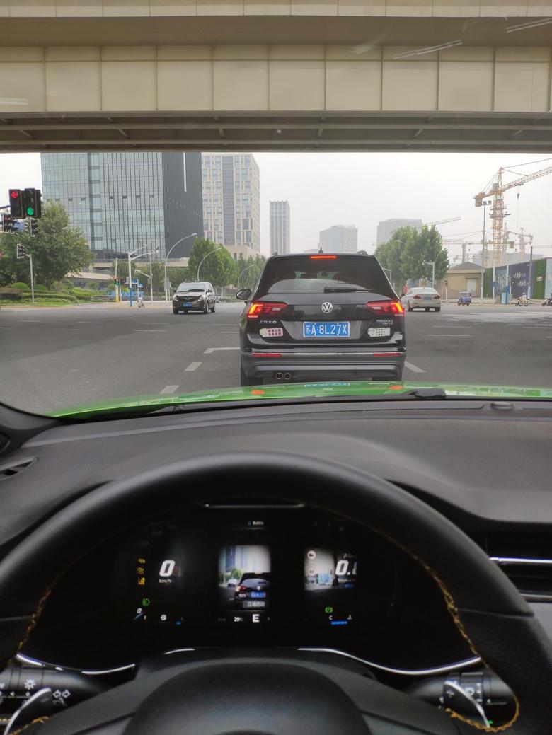 名爵6坐标上海，7月24日试驾，然后定了绿色顶配，但是到现在都没车，咋办啊？？