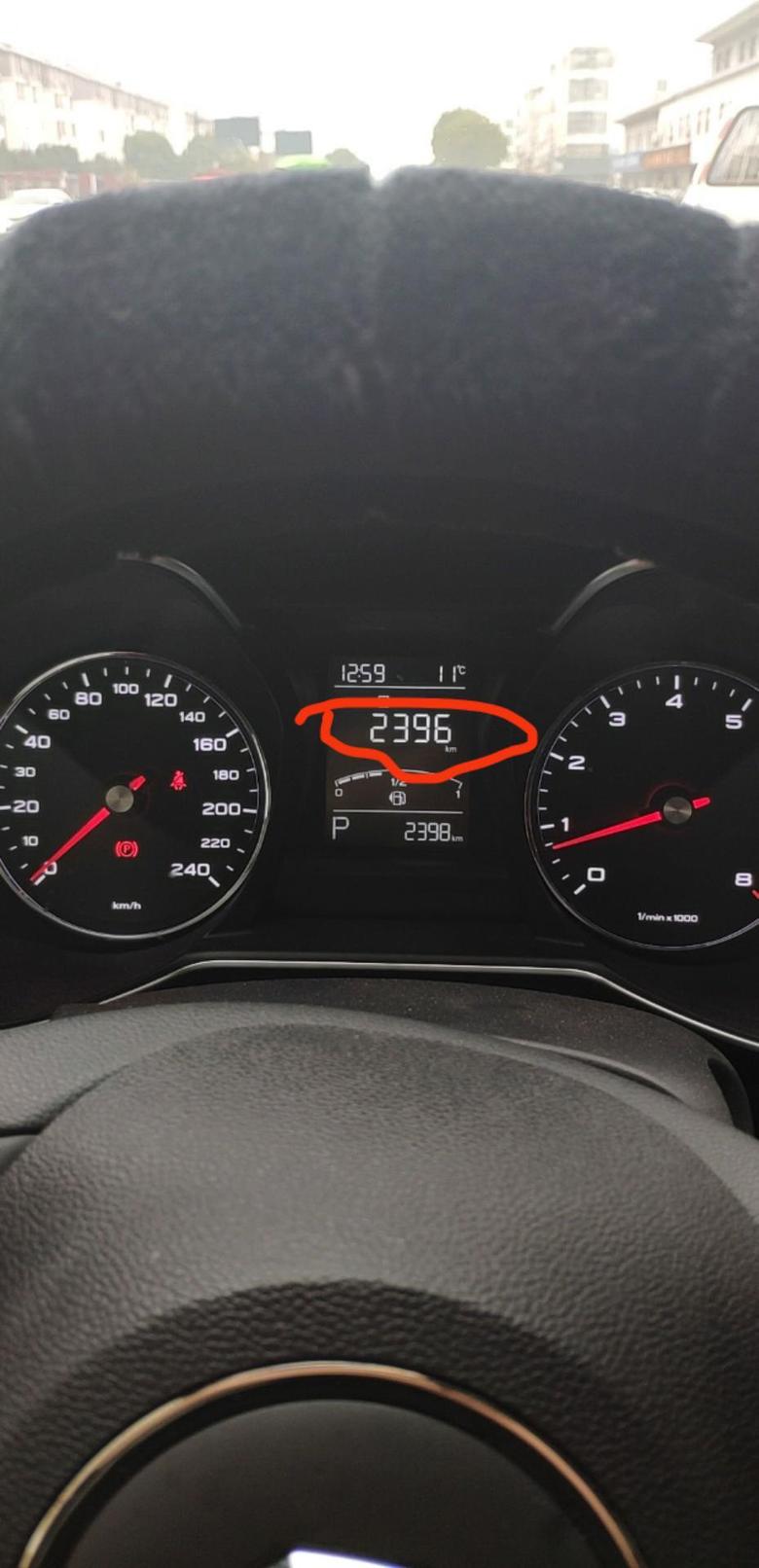 名爵6自动精英版，仪表盘怎么显示百公里油耗，买的时候显示的是平均时速，咋去保养一次就显示的这个玩意？有没有大神了解一下