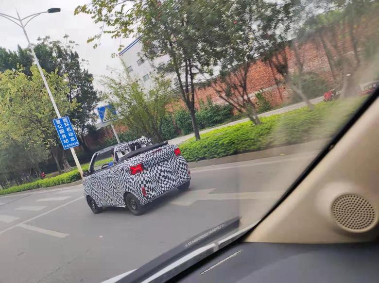 五菱宏光miniev 最近没什么人提起MINIEV，结果路上偶遇，难道广州车展上会发布？