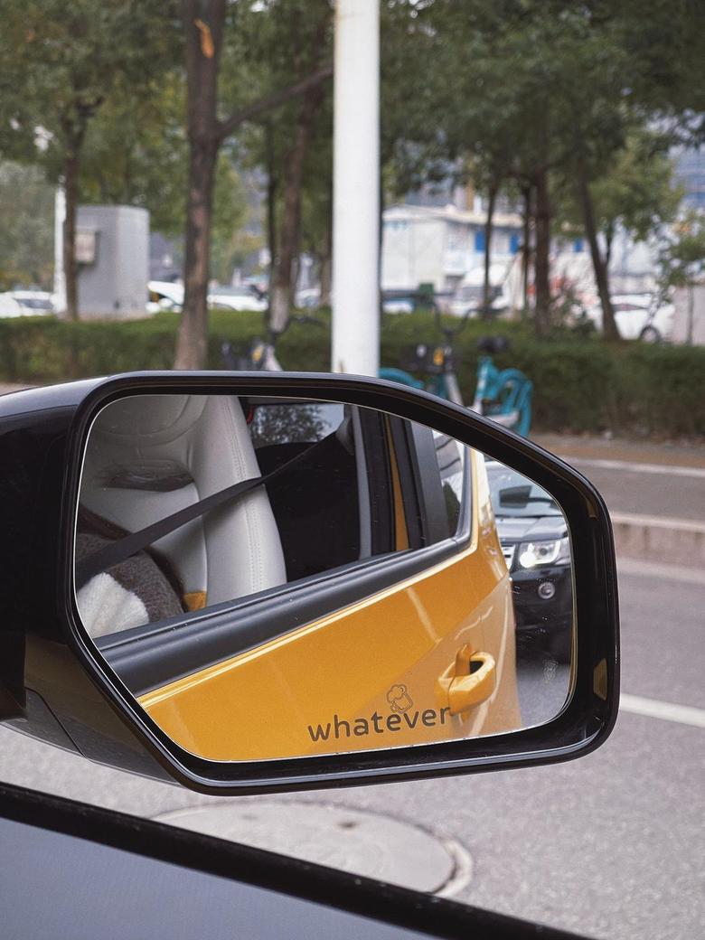 五菱宏光miniev 给自己的小车车订购了专属后视镜看见镜子里的自己更高兴啦