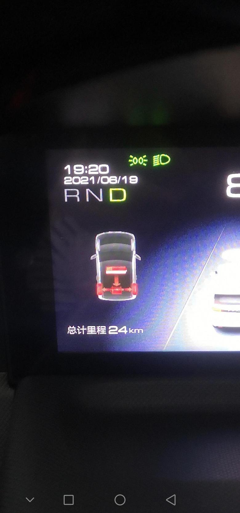 五菱宏光MINIEV 朋友们，车子图案这里总显示红色，是什么意思？好像是踩油门就出现。