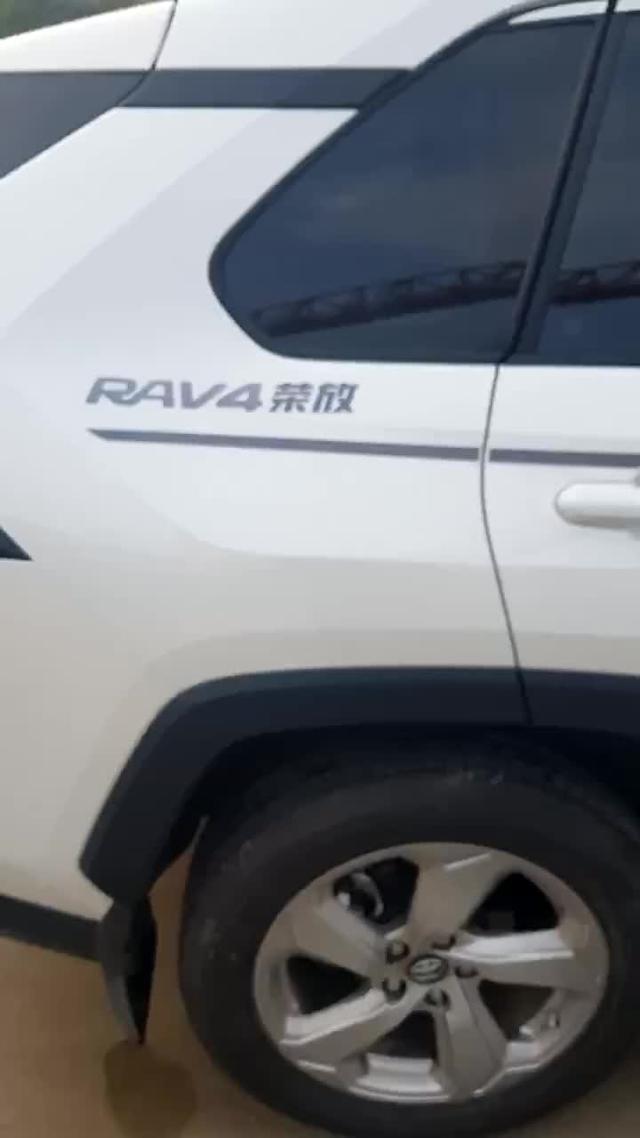 RAV4荣放 贴了个车身彩条感觉颜值提升了一半