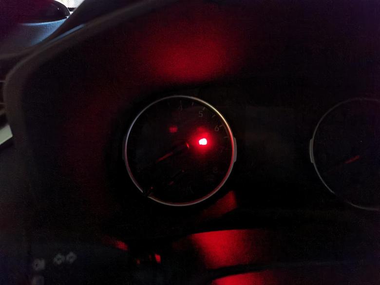 RAV4荣放 锁车之后这个故障灯一直在闪是怎么回事？