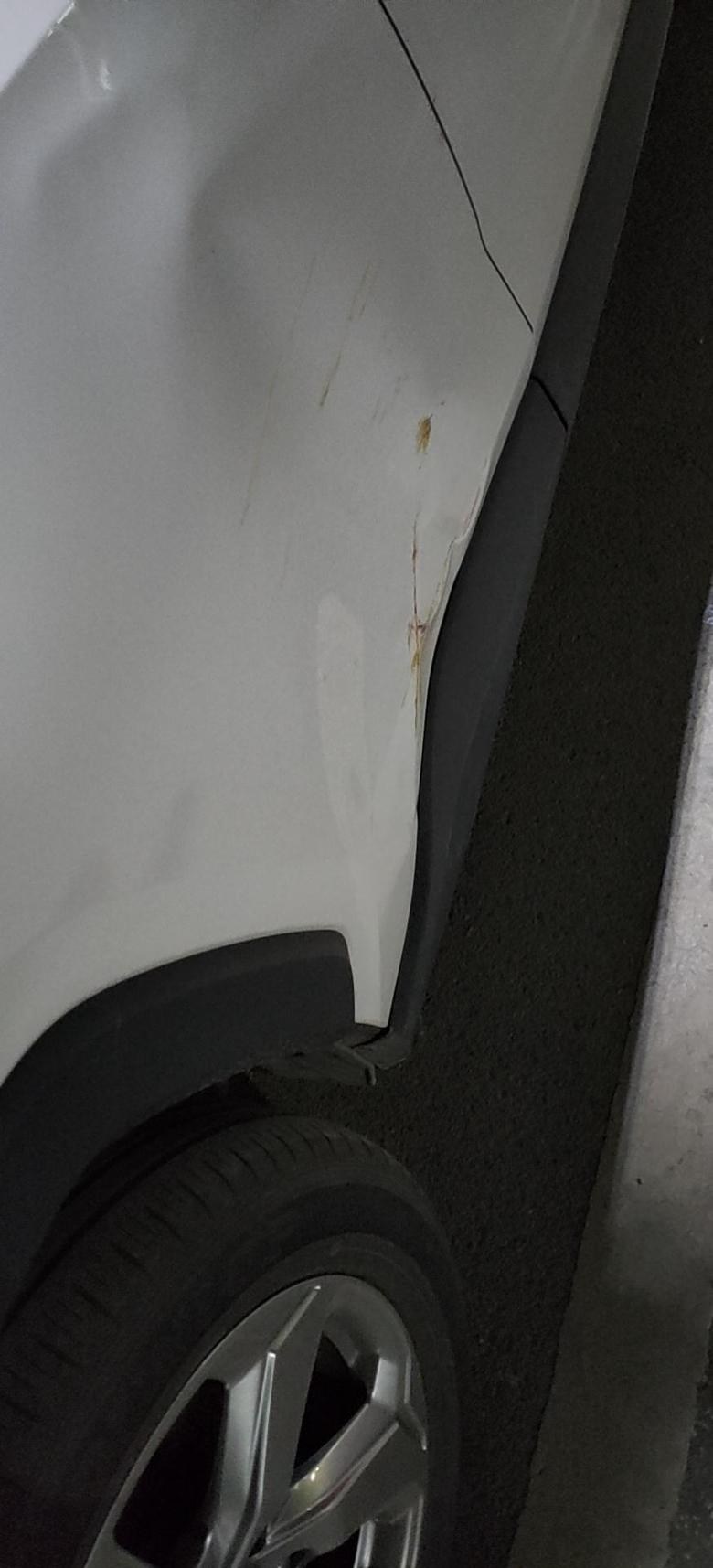 rav4荣放 停车的时候，旁边有个柱子，撞上了，后车门整个砸进去了。。。修理的话大概多少钱？或者还是直接换个车门？