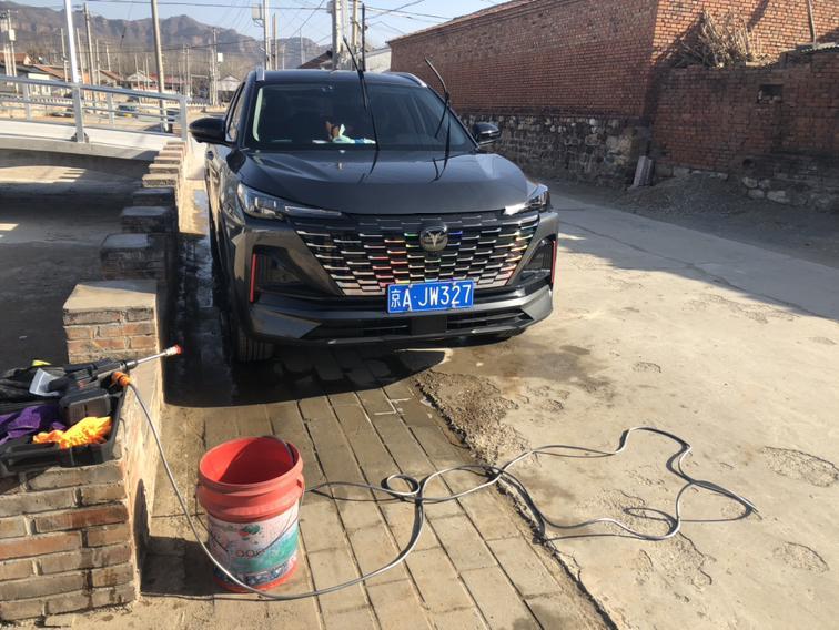 长安cs55 plus 今天北京天气不错，无风，洗洗车干净下