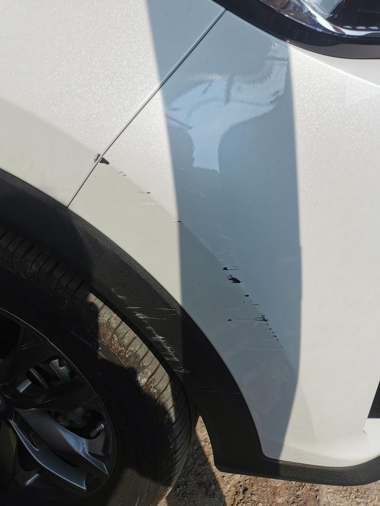 长安cs55 plus 昨天右车头刮了下墙，这个修好要多少钱？