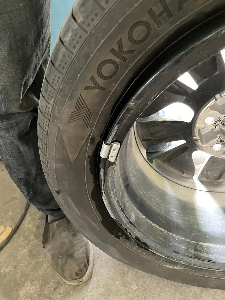 天籁 第一次卸轮胎，修理厂的师傅说没见过新车有做过这个动平衡的，但是4s店销售说这很正常，让我别听修理厂的人瞎说……