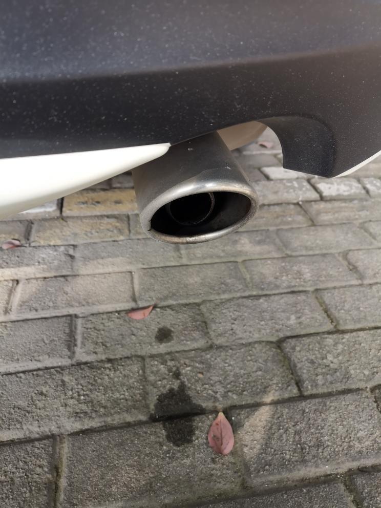 天籁 请问停车后排气管有少量滴水是怎么回事？