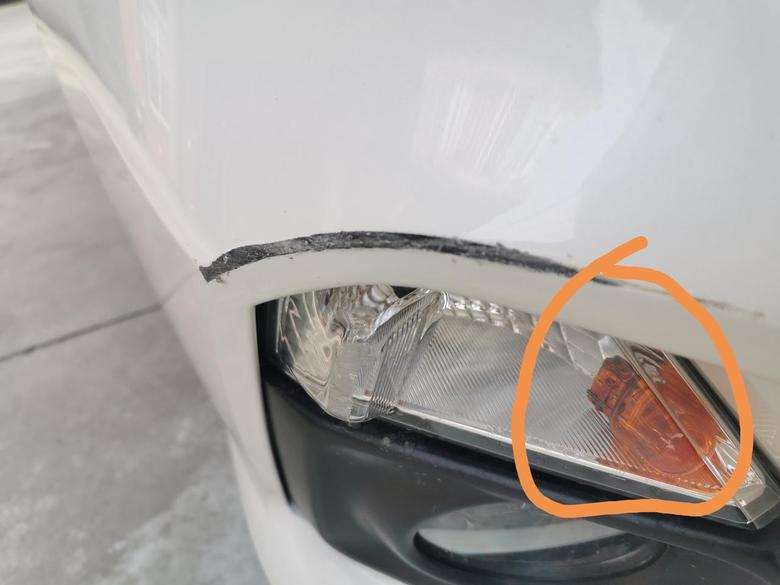 天籁 新车墙上擦了下，发现这个灯不亮了，请问各位修修要多少钱?