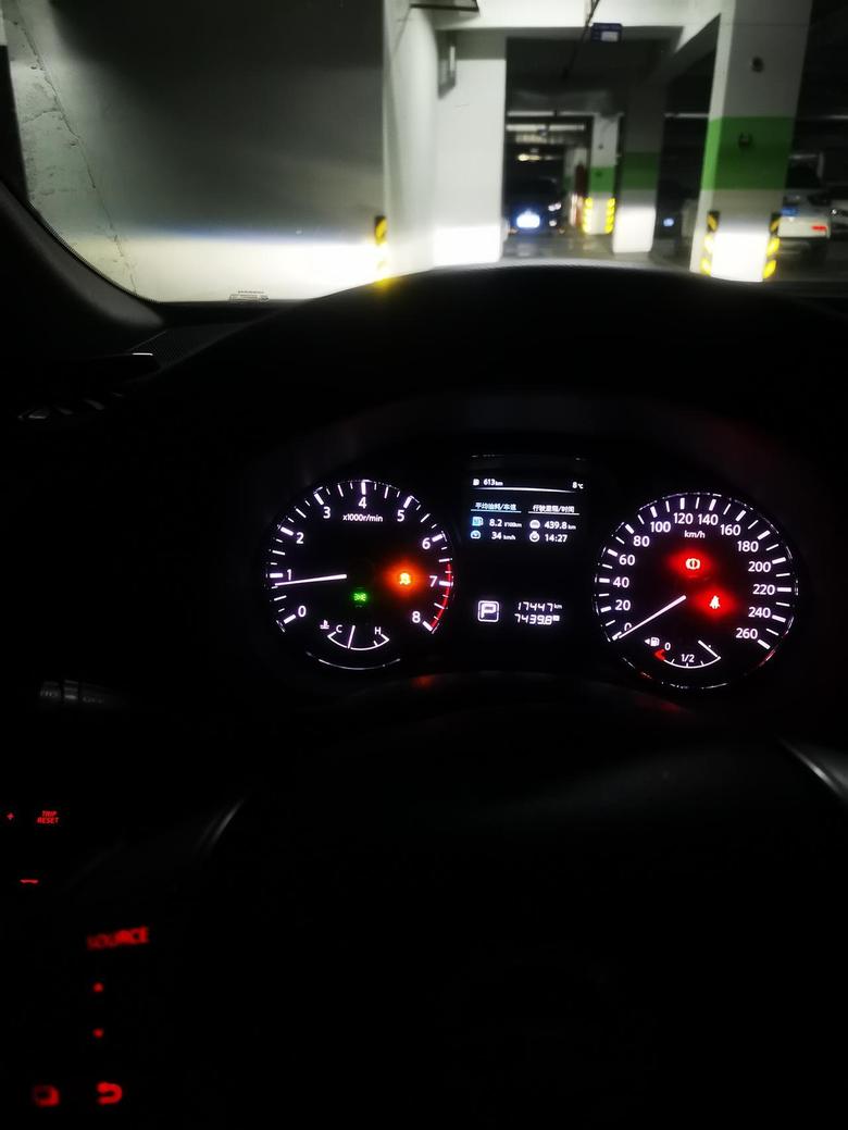 我的天籁最近几天苏州城市道路行驶，车是稳定系统的仪表灯长亮，行驶个20分钟左右就一直亮，是什么问题？