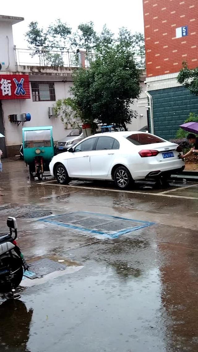 帝豪 会过日子吧。下雨洗车的有没有？