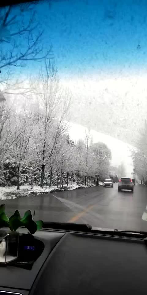 帝豪 很期待下雪，不过开车的朋友们路上注意安全